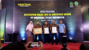 Nyaman Makan Steak, Kini Waroeng Steak & Shake Resmi Bersertifikat Halal