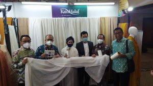 Kini, Sudah Ada Kain Tenun yang Kantongi Sertifikat Halal