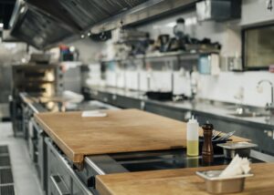 Saat Dapur Digunakan Banyak Resto, Bagaimana Kehalalan Produk Dijaga?