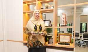 Merawat Reputasi, Menumbuhkan Kepercayaan: Muti Arintawati Raih Dua Penghargaan PRIWOLA 2026